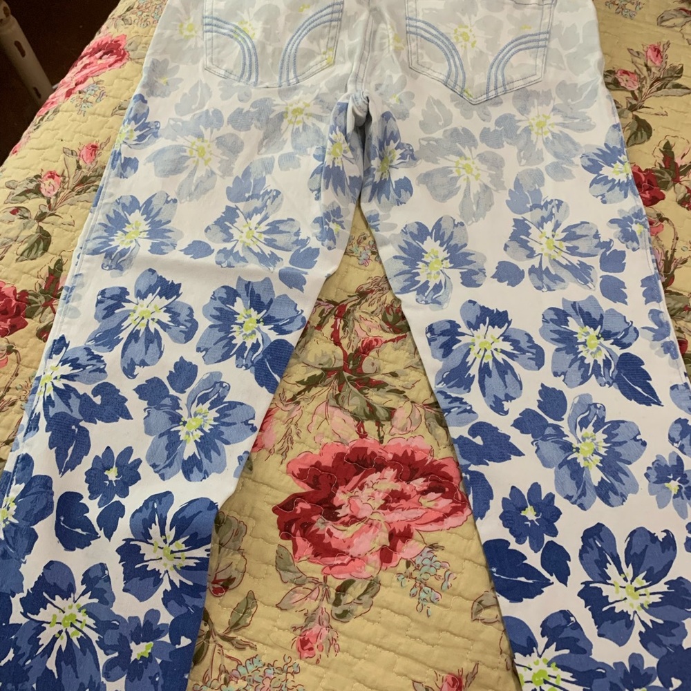 Faded  ombré floral pattern